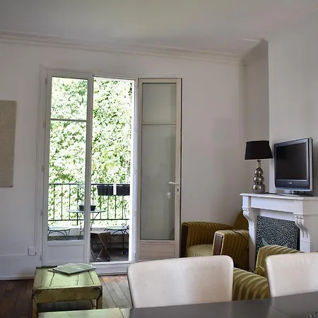 3 Storey Flat With Private Terrace Apartamento