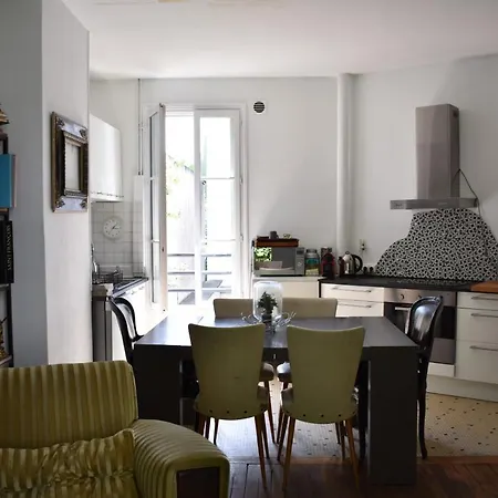 Appartement 3 Storey Flat With Private Terrace
