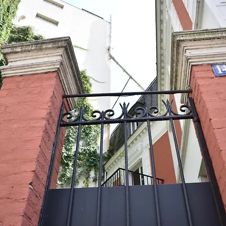 3 Storey Flat With Private Terrace Appartement