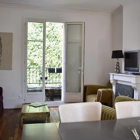 Appartement 3 Storey Flat With Private Terrace Parijs