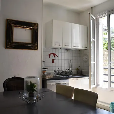 3 Storey Flat With Private Terrace Appartement *