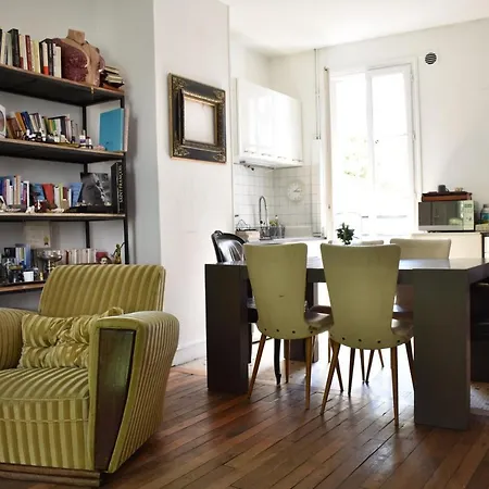 Appartement 3 Storey Flat With Private Terrace